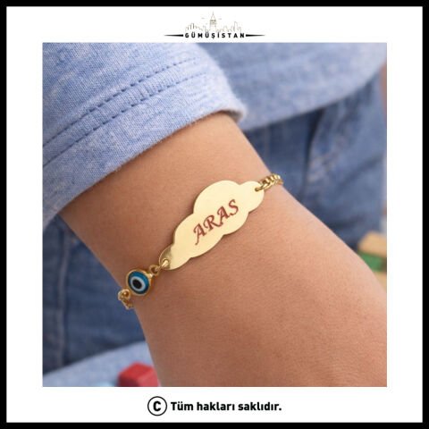 Kişiye Özel İsim ve Tarihli Nazar Boncuklu Bebek Bilekliği – Altın Kaplama Çocuk Künyesi