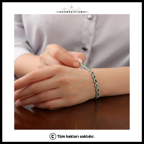 Yeşil Taşlı Su Yolu Bileklik – Oval Zirkon Taşlı 925 Ayar Gümüş Asansörlü Bileklik