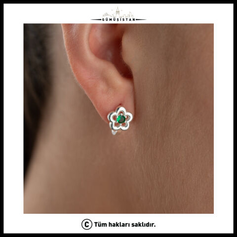 925 Ayar Gümüş Yeşil Taşlı Çiçek Model Küpe