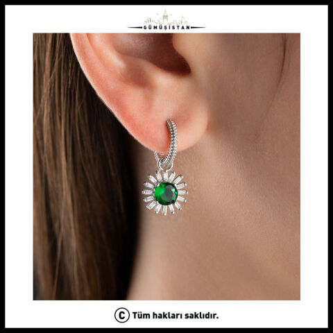 925 Ayar Gümüş Zümrüt Yeşili Taşlı Halka Küpe – Zarif Taş Detaylı Kadın Küpe