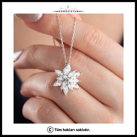 925 Ayar Gümüş Lotus Kolye – Katmanlı Lotus Çiçeği Tasarımlı Taşlı Kadın Kolyesi