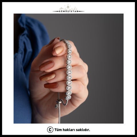 Baget Taşlı Asansörlü Gümüş Bileklik – Işıltılı Ayarlanabilir Kadın Bilekliği