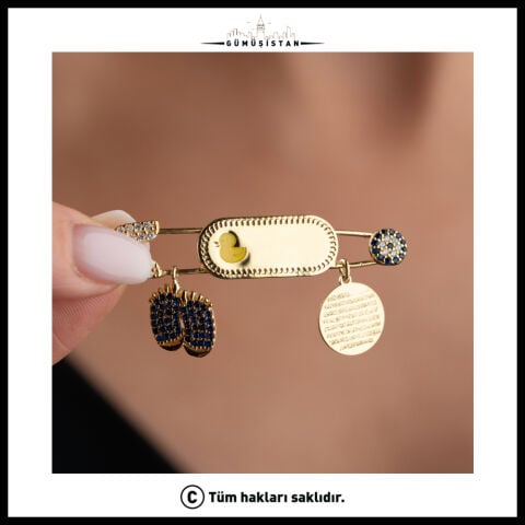 Kişiye Özel İsim ve Tarihli 925 Ayar Gümüş Erkek Bebek Nazar İğnesi – Ayetel Kürsi Detaylı