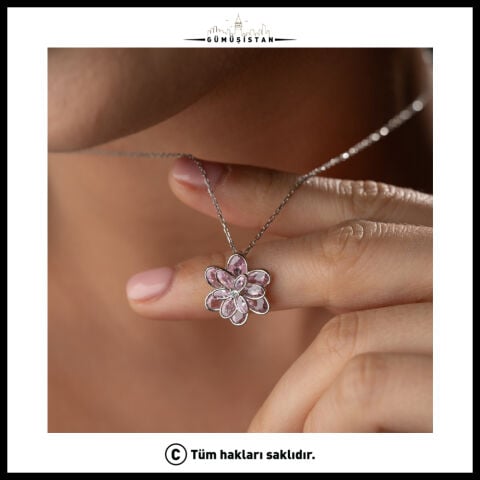 925 Ayar Gümüş Pembe Lotus Çiçek Kolye – Zarif Çiçek Figürlü Kadın Kolyesi