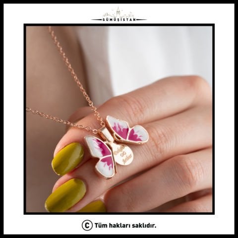 Kişiye Özel İsimli Açılabilen Pembe Renkli Kelebek Kolye