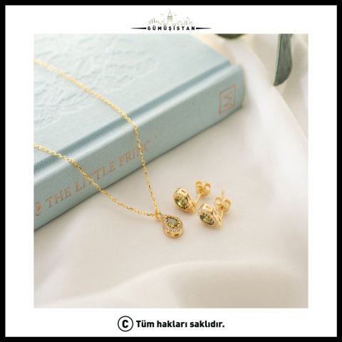 Ağustos Ayı Doğum Taşı Takı Seti – 925 Ayar Gümüş Peridot Rengi Kolye ve Küpe