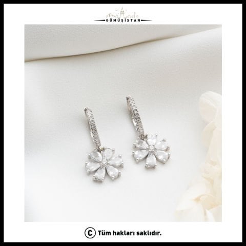 925 Ayar Gümüş Beyaz Taşlı Lotus Çiçeği Küpe