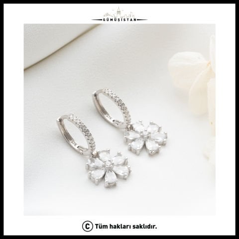 925 Ayar Gümüş Beyaz Taşlı Lotus Çiçeği Küpe