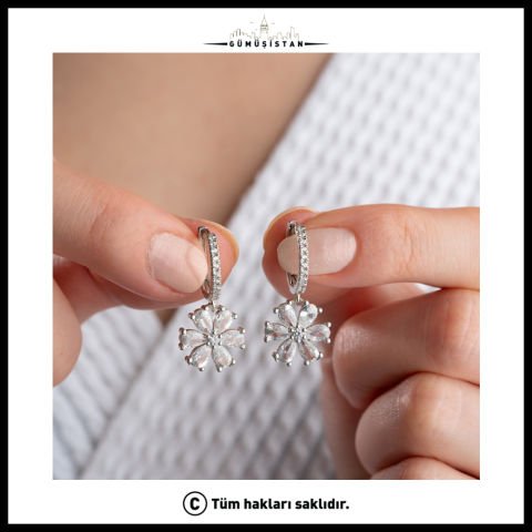 925 Ayar Gümüş Beyaz Taşlı Lotus Çiçeği Küpe