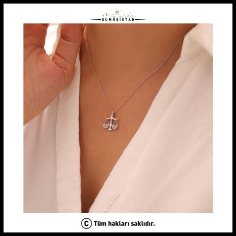 925 Ayar Gümüş Taşlı Terazi Kolye – Adalet ve Denge Sembollü Kadın Kolyesi