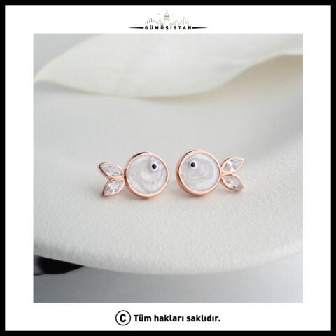 Sedefli Balık Figürlü Zirkon Taşlı 925 Ayar Gümüş Çivi Küpe