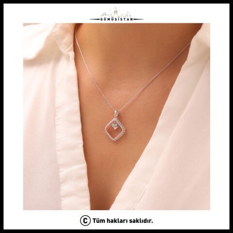 925 Ayar Çerçeveli Kalp Kolye
