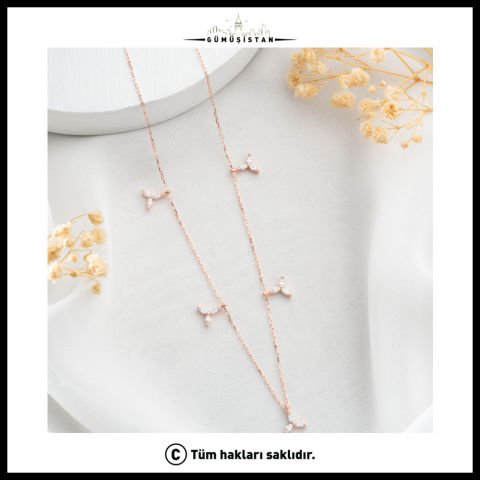 925 Ayar Gümüş Beyaz Taşlı Üç Yapraklı Kolye