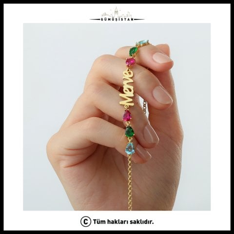 Kişiye Özel İsimli Baget Taşlı Bileklik – Renkli Taşlı Gold Kadın Bileklik