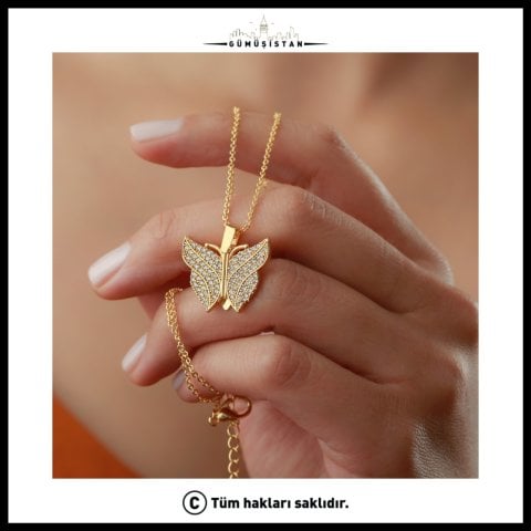 Kişiye Özel İsimli Açılır Kelebek Kolye – Kelebek Taşlı Kalp Detaylı Kolye