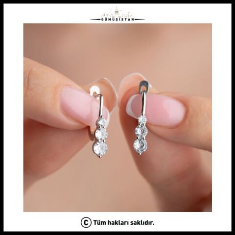 Üçlü Zirkon Taşlı 925 Ayar Gümüş Sallantılı Küpe