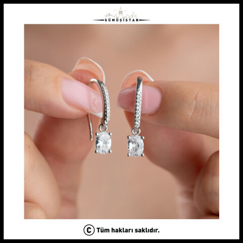 Oval Zirkon Taşlı 925 Ayar Gümüş Sallantılı Küpe