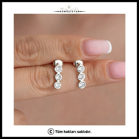 Üç Taşlı Zirkon 925 Ayar Gümüş Minimal Küpe