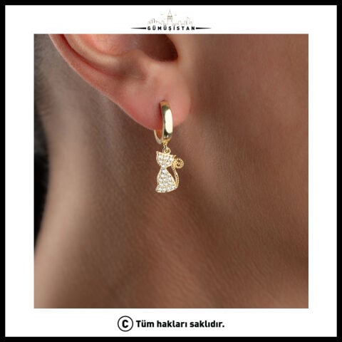 925 Ayar Gümüş Zirkon Taşlı Kedi Küpe – Sallantılı Gold Renk Kadın Küpe