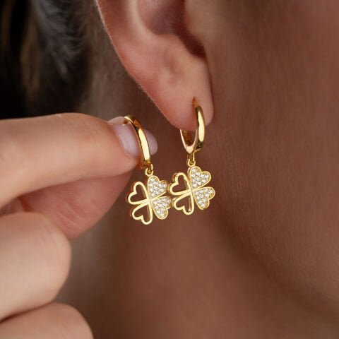 925 Ayar Gümüş Altın Kaplama Taşlı Yonca Sallantılı Halka Küpe