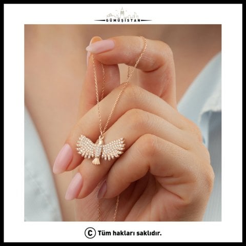 925 Ayar Gümüş Kartal Kolye – Zirkon Taşlı Kanatlarını Açmış Kartal Kolyesi