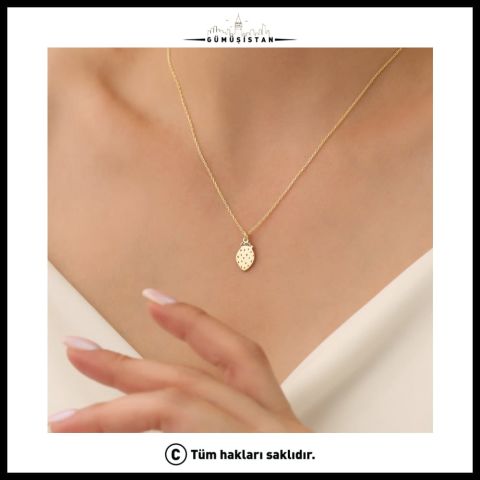 Çilek Figürlü Kolye – 925 Ayar Gümüş ve Pirinç Seçenekli Minimal Kolye