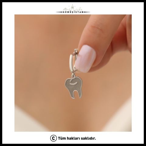 925 Ayar Gümüş Minimal Diş Figürlü Küpe