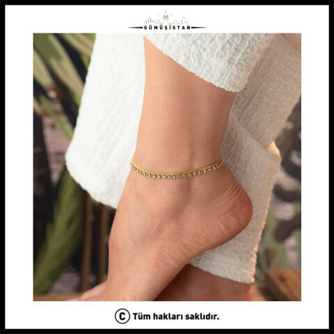 925 Ayar Gümüş Sıra Taşlı Sallantılı Halhal – Gold Işıltılı Kadın Ayak Bilekliği