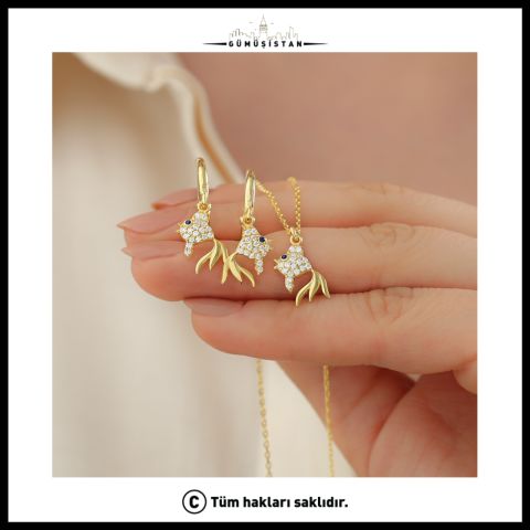 925 Ayar Gümüş Balık Kolye ve Küpe Seti – Zirkon Taşlı Gold Takı Seti