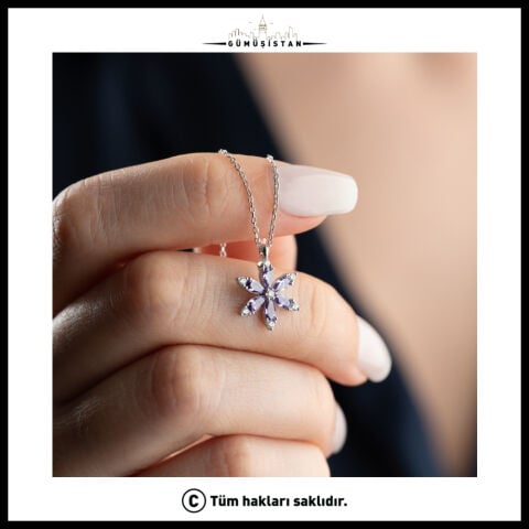 925 Ayar Gümüş Minik Mor Lotus Kolye – Zarif Mor Taşlı Lotus Çiçeği Kadın Kolyesi