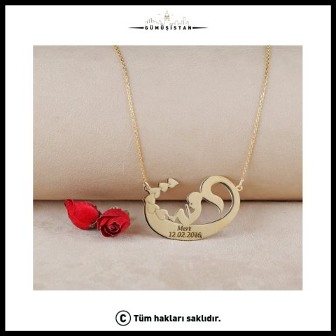 Kişiye Özel Anne Bebek Kolyesi – İsim ve Tarih Yazılı Kalp Tasarımlı Kolye