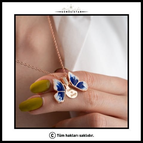 Kişiye Özel İsimli Kanatları Açılabilen Mavi Renkli Kelebek Kolye