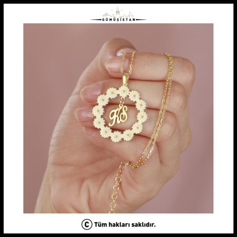 925 Ayar Gümüş Papatyalı Sallanan Harfli Kolye