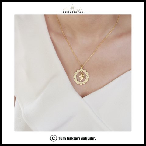 925 Ayar Gümüş Papatyalı Sallanan Harfli Kolye