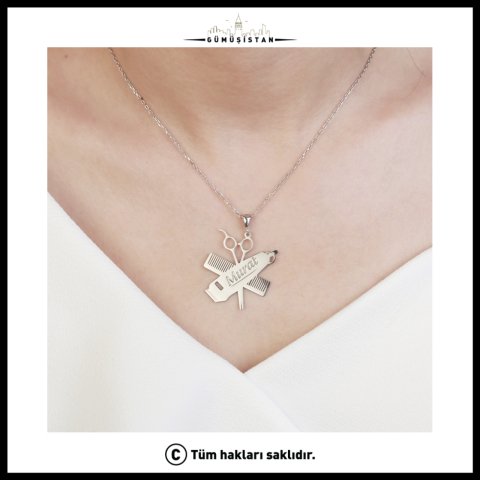 Kişiye Özel İsimli Berber Kuaför Kolyesi – Makas Tarak Saç Makinesi Figürlü Unisex Kolye