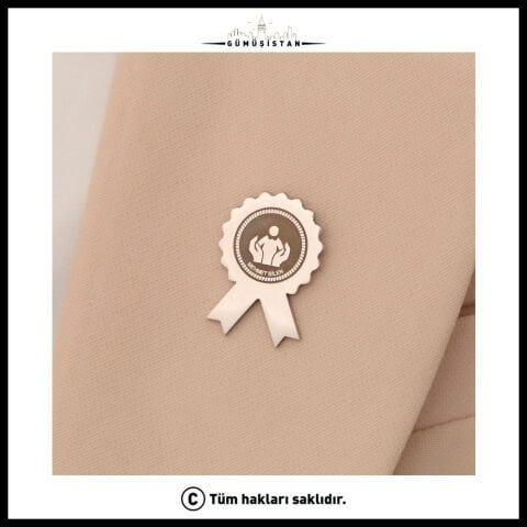 Rhoudium Kaplama Ahşap Kutulu Kişiye Özel Öğretmenler Günü Yaka İğnesİ