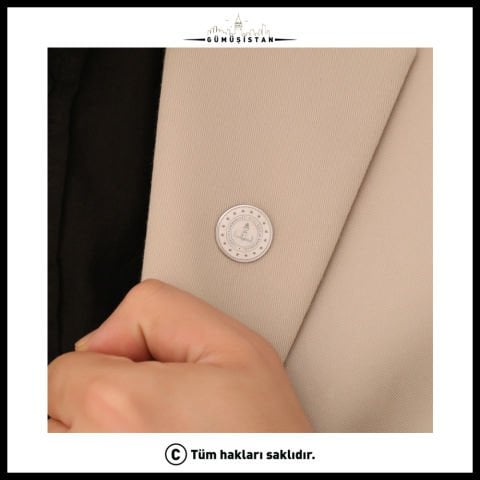 Rhoudium Kaplama Ahşap Kutulu Öğretmenler Günü Yaka İğnesi