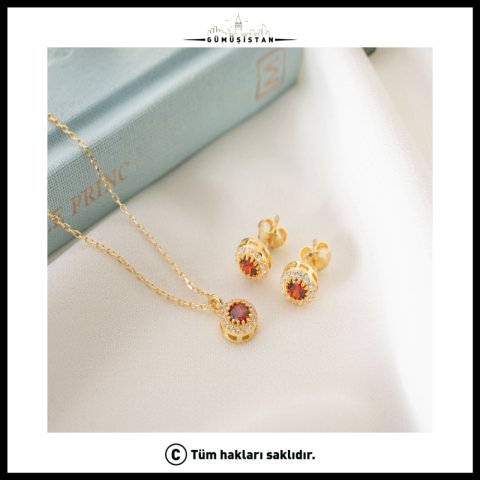 925 Ayar Gümüş Ocak Doğum Taşı Takı Seti – Garnet Taşlı Kolye ve Küpe Seti