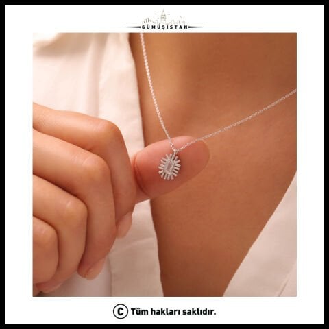 925 Ayar Baget Kare Taşlı Kolye