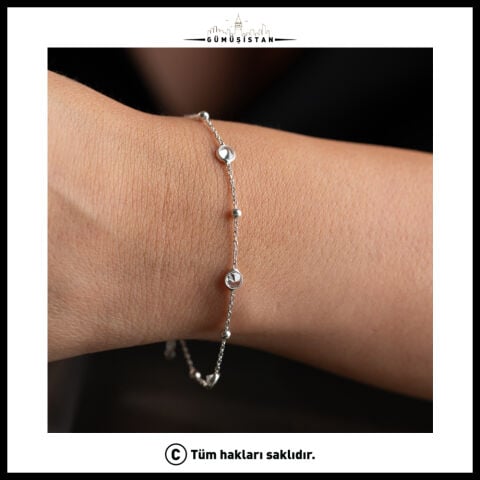 925 Ayar Gümüş Beyaz Zirkon Taşlı Minimal Top Detaylı Kadın Bileklik