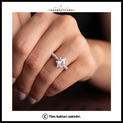 925 Ayar Gümüş Oval Zirkon Taşlı Ayarlanabilir Tektaş Kadın Yüzük