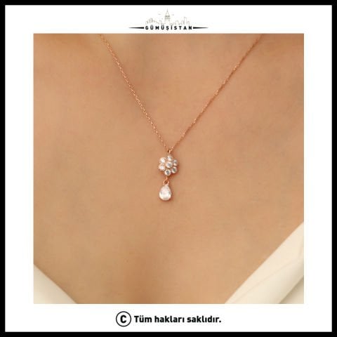 925 Ayar Gümüş Beyaz Taşlı Çiçek Kolye