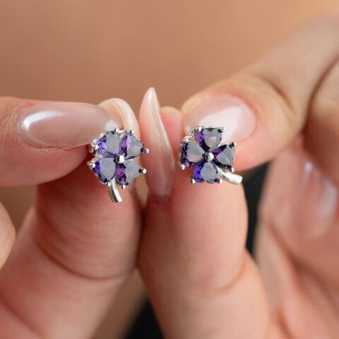 925 Ayar Gümüş Mor Taşlı Kalp Detaylı Yonca Küpe