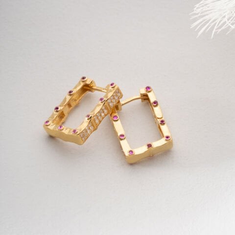 925 Ayar Gümüş Altın Kaplama Baget Formlu Pembe Taşlı Halka Küpe